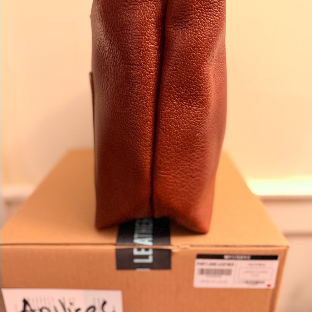 Portland leather large classic tote in nutmeg  NWOT - Picture 8 of 10